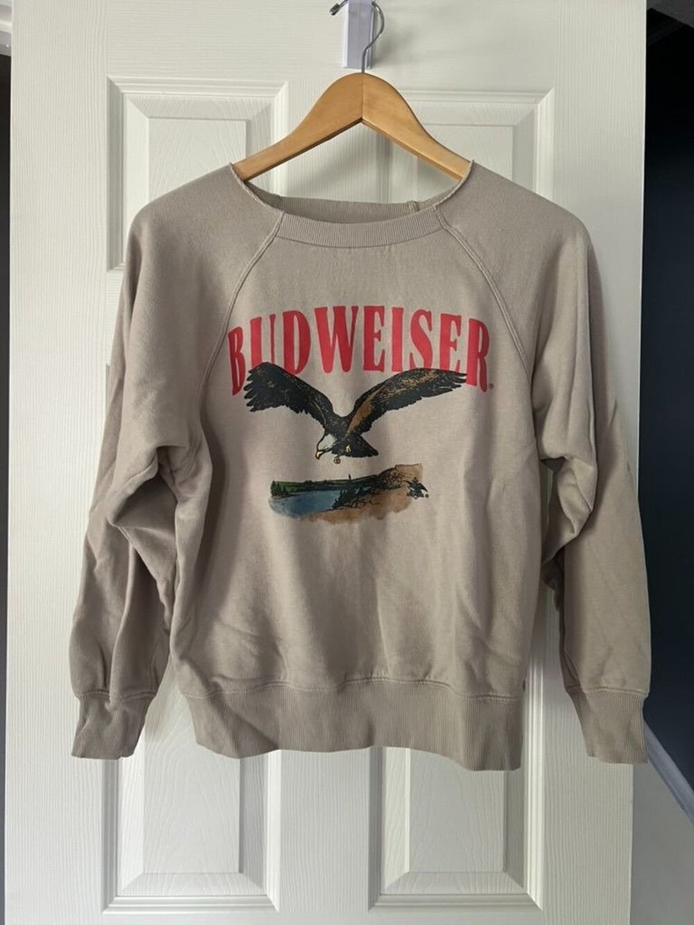Budweiser Eagle Graphic Crewneck Sweatshirt XS Tan Raglan Vintage Style Beer